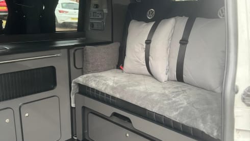 Suzie – 4 berth Volkswagen Campervan 