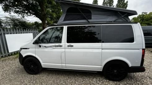 YR71KTO NOMAD LONDON – 4 Berth Nomad Camper LONDON - ROMFORD