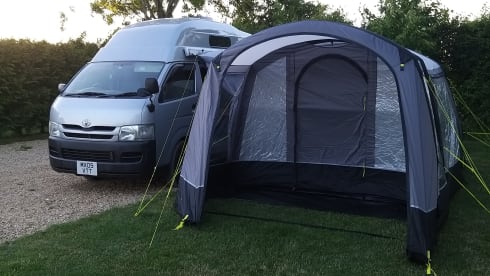 Silver Shadow – 4+ Berth Toyota Hi-Ace