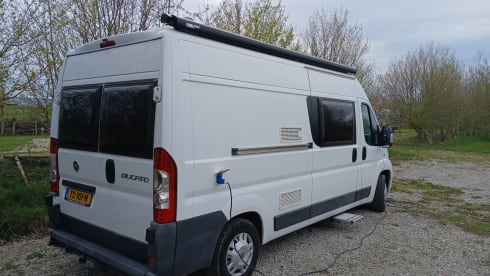 ijsbreker – 3p Adria Mobil bus uit 2008