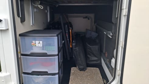 Luxury 4p Ford Kronos Roller Team 2021 for rent – Travel in comfort!