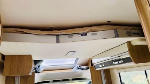 Autocarro semi-integrato Ford a 6 posti letto dal 2022