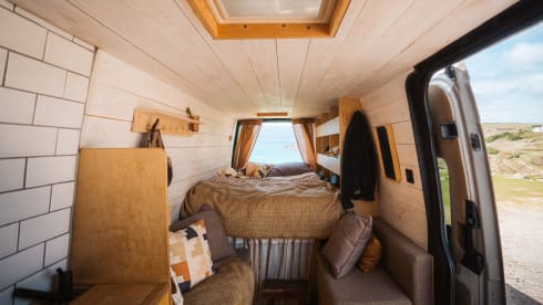 Olive – Mercedes-Benz Sprinter met 2 slaapplaatsen