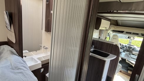 Full option 5 person Benimar automatic