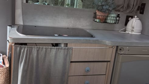 Comfortabel slapen 210x180 bed. En dwarsbed kinderen – 4-seater Mercedes-Benz bus from 2008