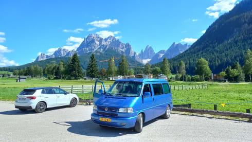 Smurf – 4p Volkswagen bus from 2001