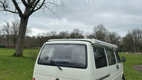 het witte schaap – 4p Volkswagen campervan uit 1997
