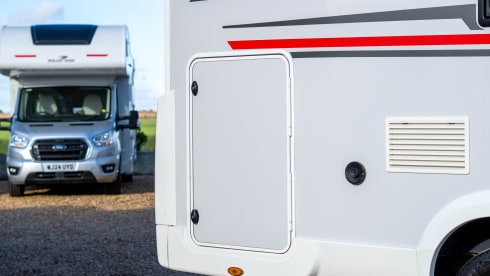 VFB – Huge Garage 4 Berth Motorhome