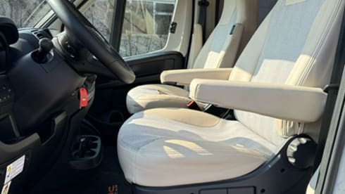 BB KING – Young Fiat Ducato (2 or 4 persons) with bicycle carrier