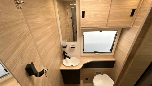 Chausson spacieuse avec boîte automatique, idéale pour les familles