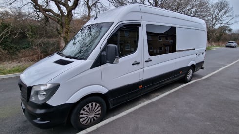 4 berth Mercedes-Benz bus from 2014