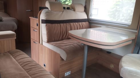 Neat, complete and comfortable family camper