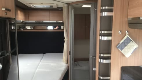 Sky wave – 4p Knaus semi-integrated from 2017