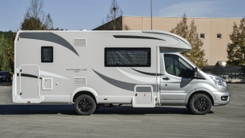 NXD – AutoRoller 707 Large Living Area Layout 4 Person 