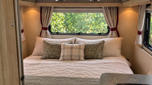 Camping-car Peugeot semi-intégré 6 couchages de 2018
