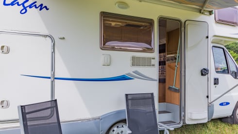 Nice compact 5p McLouis camper