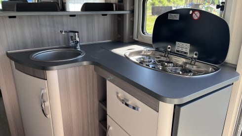 Camper von Kemper – New Hobby Motorhome 4 people - Ideal for families