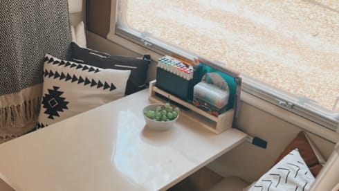 Jai the Camper – Beautiful and trendy 7p Rimor alcove from 2017