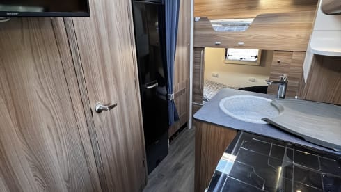 ScotlandCamp – Luxury Swift Escape 695 5 seatbelts 6 berth