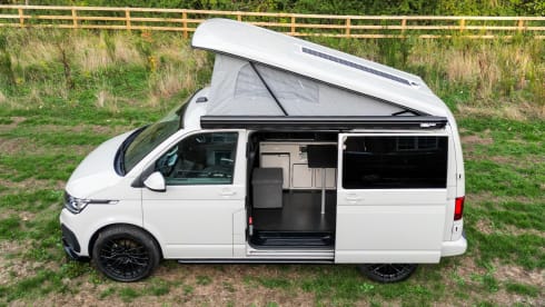 Barney – 'LUXURY' Volkswagen T6.1 Campervan 