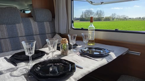 Very spacious family motorhome, 6 seats with belts