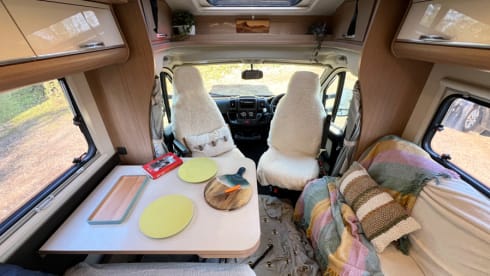 Bumble – Luxury, Warm & Comfy, Light & spacious van with 3 double beds