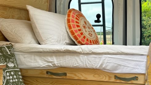 Big Penny – Cosy 2 berth Ford Camper