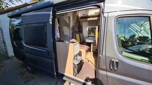 Pössl Roadcruiser Revolution automatic family van
