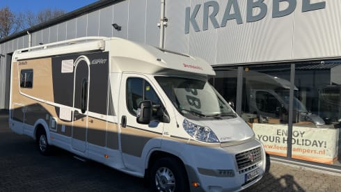 Sjors – Fiat Ducato Dethleffs Queens bed