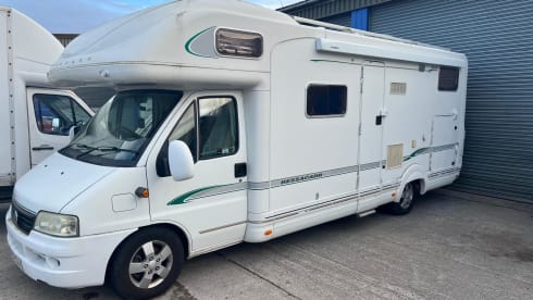 Snogly  – Bessecar e735 motorhome 6 berth excellent for families