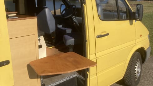 Sunshine – Kingsize bed camper van, recently installed