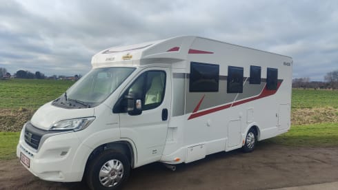  Cozy (family) camper semi-integrated - 4 persons (new 2023) 