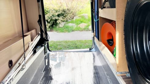 Bumble – Luxury, Warm & Comfy, Light & spacious van with 3 double beds