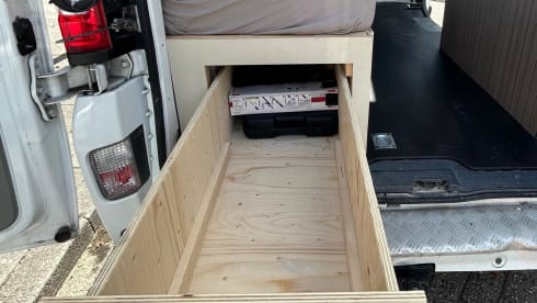 2p Renault campervan uit 2011