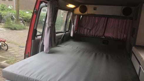  Mastodonnie – VW T4 camper van with lifting roof