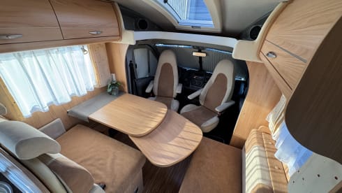 Fijne Bürstner camper voor 4 personen