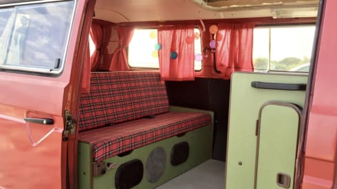 Cherry – Volkswagen Westfalia T3 Combi