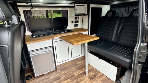 Gary – 4 berth Volkswagen Transporter Campervan