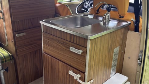 Sandy Beach Bus – 3p Volkswagen campervan from 1973