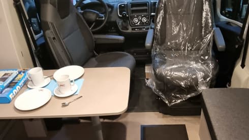 2026 NIEUW! – 🚐 LMC Geräumige, teilintegrierte Wohnung für 3 Personen