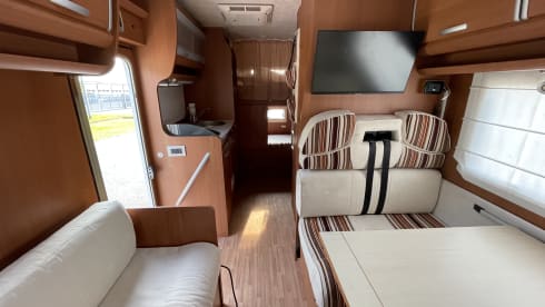 DUCA_57 – Elnagh Duke 57D: Experience the XL Adventure with the Comfort you expect.