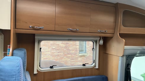 Very spacious LMC Camper with fully automatic hydraulics level system