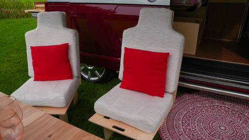 Amigo – 4p Volkswagen bus from 2016