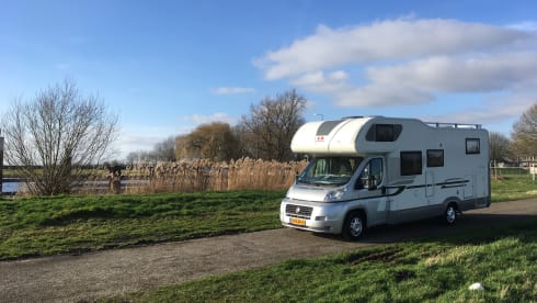 Spacious Luxury Family camper 5 people