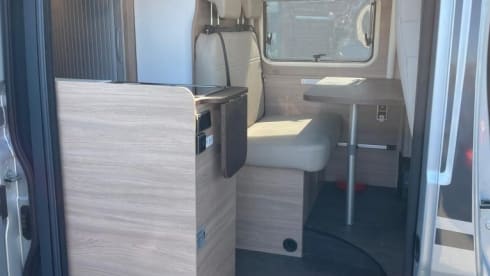 Laika automaat – Laika with Automatic, Super nice and handy bus camper, air conditioning 2022