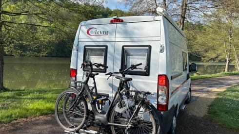 buzz2 – Comfortable and compact bus camper with 2 sleeping places