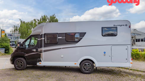 11/20 – 2 berth motorhome with single beds - Automatic