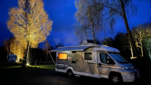Neat, complete and comfortable family camper