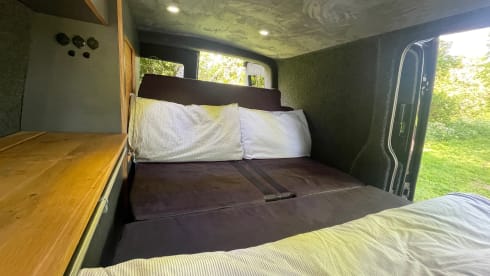 Betty – Off-road VW T6 with tinted windows