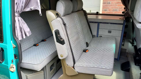 Kermit – Original Volkswagen t4 California 1994 6 persons off-grid
